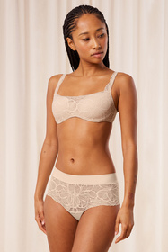 Triumph 10219748 Body Make-Up Illusion Lace Shorty Majtki szorty, 00NZ-nude beige