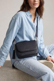 Vivisence OUTLET T0025 Cумочка на плече, чорний